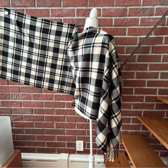 •Madewell Wool Blend Fringed Shawl Oversized Scarf 25”x78”… - Picture 4 of 10